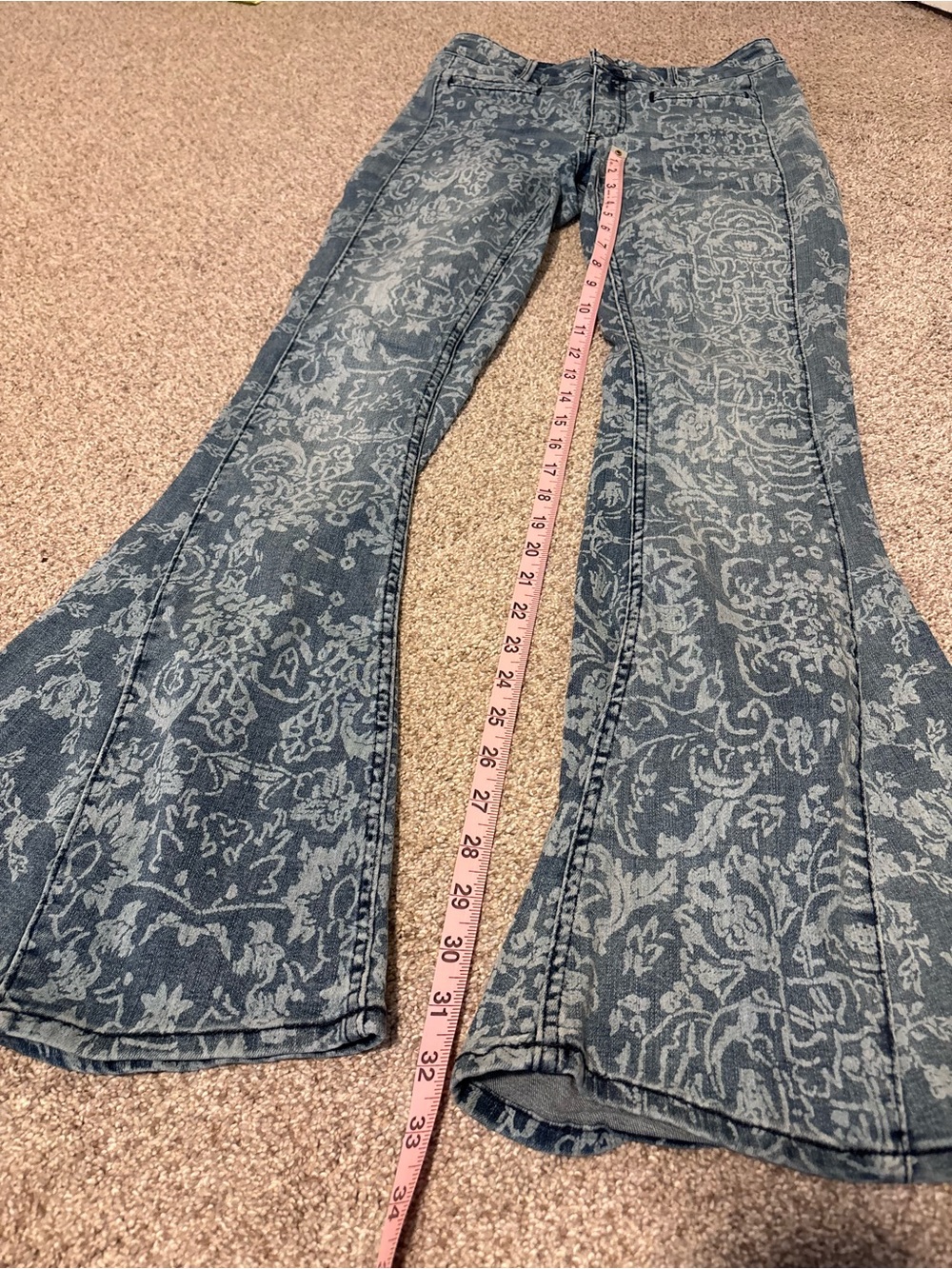 We The Free Blue Floral-Pattern Flare Jeans 28x32 - Picture 3 of 8